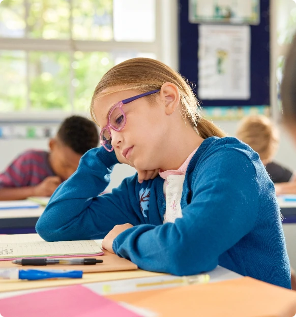 nina-escula-deficit-atencion